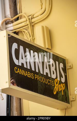 Cannabis, boutique, drogues, CBD, détaillant, succédanés de cannabis, magasin de drogue, magasin de soulagement de la douleur, zante, grec, détaillant Banque D'Images