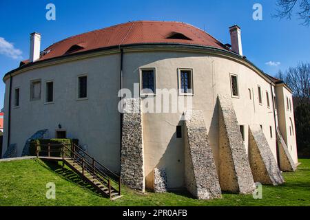 Château de Roztoky près de Prague au printemps ensoleillé. République tchèque. Banque D'Images