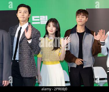 Séoul, Corée du Sud. 24th avril 2023. (De gauche à droite) l'acteur sud-coréen Park Seo-joon, la chanteuse et actrice Lee Ji-eun (nom de la scène: IU) et l'acteur Lee Hyun-woo, appel photo pour le film Dream VIP preview au cinéma COEX Megabox à Séoul, Corée du Sud sur 24 avril 2023. Le film s'ouvre sur 26 avril. (Photo de Lee Young-ho/Sipa USA) crédit: SIPA USA/Alay Live News Banque D'Images