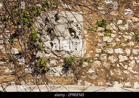 Armoiries surcultivées sur la porte de Southport, faisant partie de la défense murale de la ligne de rideau autour de Gibraltar. Le territoire britannique d'outre-mer de Gibraltar, le Banque D'Images