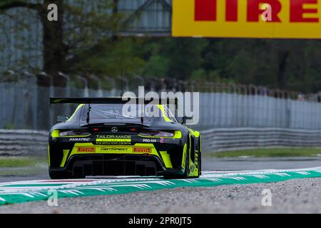 Monza, Italie. 21st avril 2023. Mercedes-AMG GT3 Team GetSpeed de lance Bergstein, Aaron Walker et Andrzej Lewandowski conduit pendant le Fanatec GT World Challenge Europe Monza à l'Autodromo Nazionale Monza à Monza. Crédit : SOPA Images Limited/Alamy Live News Banque D'Images