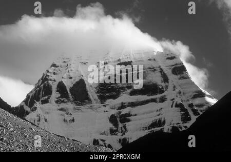 La face nord du mont Kailash (6638 mètres), le pic de l'himalaya le plus sacré pour les pèlerins hindous et bouddhistes - Tibet Banque D'Images