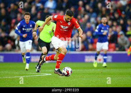 Oakwell Stadium, Barnsley, Angleterre - 25th avril 2023 Adam Phillips (30) de Barnsley - pendant le jeu Barnsley v Ipswich Town, Sky Bet League One, 2022/23, Oakwell Stadium, Barnsley, Angleterre - 22nd avril 2023 crédit: Arthur Haigh/WhiteRosePhotos/Alay Live News Banque D'Images