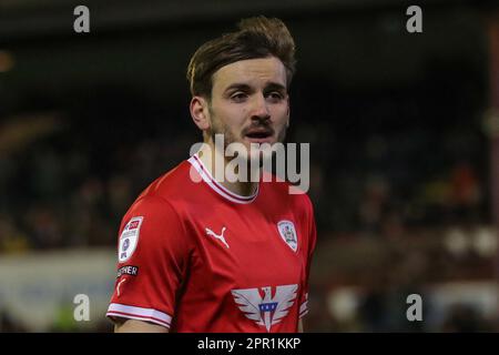 Liam Kitching #5 de Barnsley pendant le match Sky Bet League 1 Barnsley vs Ipswich Town à Oakwell, Barnsley, Royaume-Uni, 25th avril 2023 (photo par Alfie Cosgrove/News Images) Banque D'Images