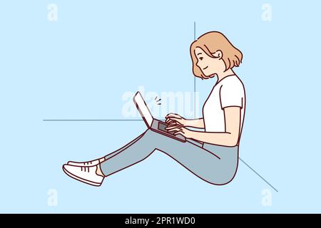 Positive femme indépendante assise sur le sol près du mur avec un ordinateur portable sur les genoux. Image vectorielle Illustration de Vecteur