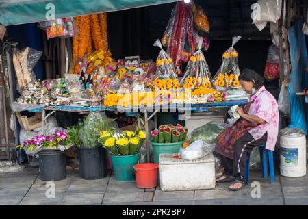 BANGKOK, THAÏLANDE, FÉVRIER 04 2023, Street Shop au marché aux fleurs Banque D'Images