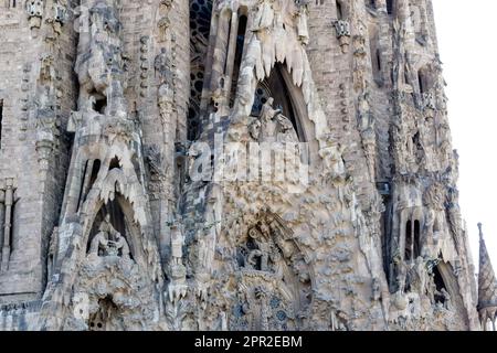 Détail architectural de la Sagrada Família, la plus grande église catholique inachevée du monde située à Eixample, conçue par Antoni Gaudí Banque D'Images