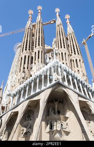 Détail architectural de la Sagrada Família, la plus grande église catholique inachevée du monde située à Eixample, conçue par Antoni Gaudí Banque D'Images