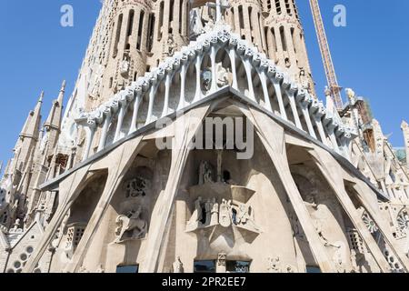 Détail architectural de la Sagrada Família, la plus grande église catholique inachevée du monde située à Eixample, conçue par Antoni Gaudí Banque D'Images