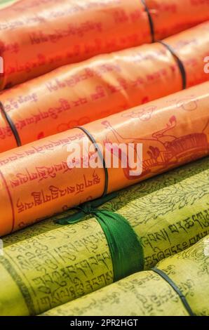 Drapeaux de prière bouddhiste enroulé, Katmandou, Népal Banque D'Images