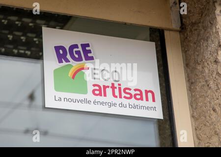 Bordeaux , Aquitaine France - 04 20 2023 : rge ECO artisan logo signe et texte de marque qualification label entreprises secteur de la construction Banque D'Images