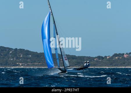 Hyères, France. 23rd avril 2023. L'équipe italienne participe à la classe Nacra 17 lors de l'édition 51th de la semaine olympique française à Hyères, en France, sur 23 avril 2023. Photo de Laurent Coust/ABACAPRESS.COM crédit: Abaca Press/Alay Live News Banque D'Images