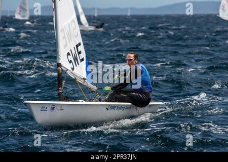 Hyères, France. 23rd avril 2023. Josefin Olsson (SWE) participe en classe ILCA6 lors de l'édition 51th de la semaine olympique française à Hyères, France sur 23 avril 2023. Photo de Laurent Coust/ABACAPRESS.COM crédit: Abaca Press/Alay Live News Banque D'Images