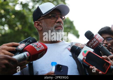 Chandika Hathurusingha, entraîneur chef de l'équipe nationale du Bangladesh, est arrivé au BCB et s'entretient avec des journalistes, Mirpur, avant la tournée de Tiger en Irlande pour trois ma Banque D'Images