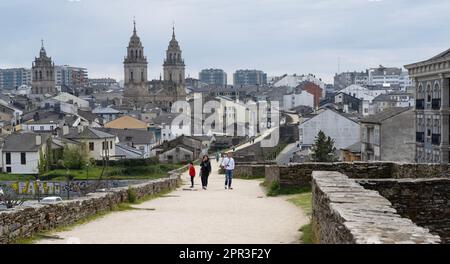 Lugo dans le nord-ouest de l'Espagne, galice , est la seule ville du monde entouré par un mur romain intact.10 portes ,71 tours, 3rd siècle site du patrimoine de l'UNESCO Banque D'Images