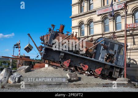 Locomotive steampunk à l'extérieur du musée 'teampunk Headquarters', Oamaru, North Otago, South Island, Nouvelle-Zélande Banque D'Images