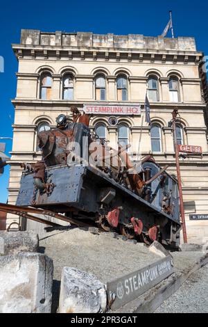 Locomotive steampunk à l'extérieur du musée 'teampunk Headquarters', Oamaru, North Otago, South Island, Nouvelle-Zélande Banque D'Images