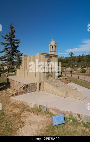 Torrelles de Llobregat, Catalogne - 19 avril 2023 : vue modèle de la cathédrale de Gérone. Catalogne. Espagne. Dans le parc des modèles de Catalogne en miniature. Banque D'Images