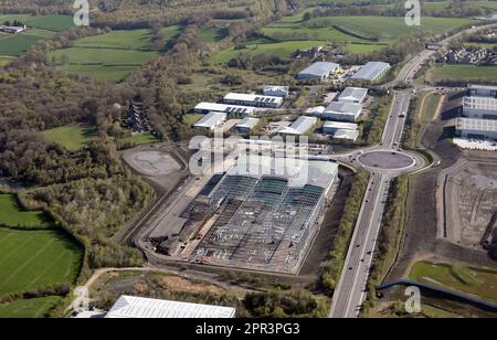 Vue aérienne des propriétés industrielles et des terres de développement le long de la route A6195 à Hoyland près de Barnsley, dans le Yorkshire du Sud Banque D'Images