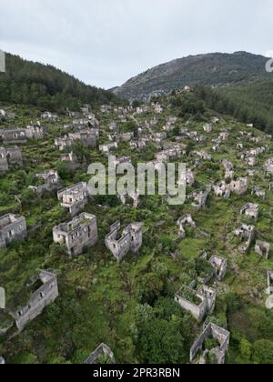 Vue sur le paysage aérien du village antique de Kayakoy Banque D'Images