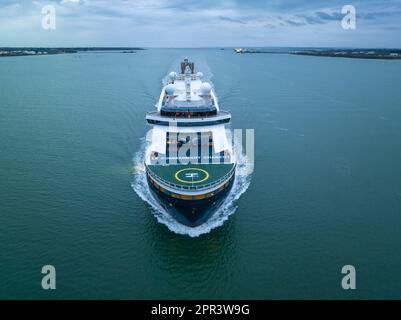 Le commandant Charcot est un navire de croisière déglaçage exploité par la compagnie maritime française Compagnie du Ponant. Arrivée au port de Southampton Banque D'Images