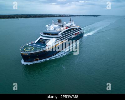 Le commandant Charcot est un navire de croisière déglaçage exploité par la compagnie maritime française Compagnie du Ponant. Arrivée au port de Southampton Banque D'Images