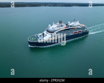 Le commandant Charcot est un navire de croisière déglaçage exploité par la compagnie maritime française Compagnie du Ponant. Arrivée au port de Southampton Banque D'Images