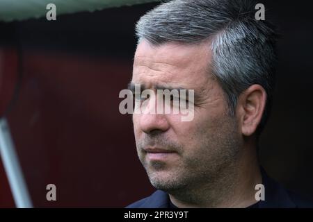 Genève, Suisse, 21st avril 2023. Filipe Celikkkaya l'entraîneur en chef du Sporting CP regarde avant le début du match de l'UEFA Youth League au Stade de Genève. Le crédit photo devrait se lire: Jonathan Moscrop / Sportimage Banque D'Images