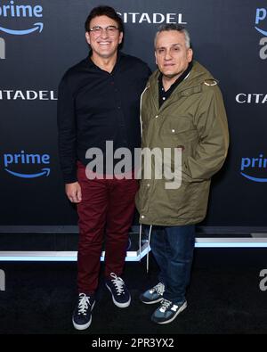 CULVER CITY, LOS ANGELES, CALIFORNIE, États-Unis - AVRIL 25 : Anthony Russo et son frère Joe Russo arrivent au service de couverture de tapis rouge et de ventilateur de Los Angeles pour la saison 1 de la « Citadelle » d'Amazon Prime Video, qui s'est tenue au Culver Theatre sur 25 avril 2023 à Culver City, Los Angeles, Californie, États-Unis. (Photo de Xavier Collin/image Press Agency) Banque D'Images