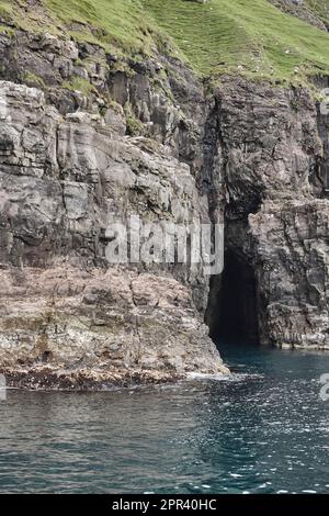 Îles Féroé, falaises et grottes de Vestmanna. Streimoy island Banque D'Images