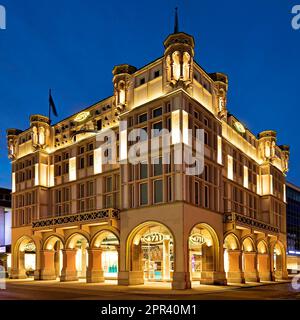 Parfum House 4711, 4711 maison ancestrale dans la Glockengasse dans la soirée, Allemagne, Rhénanie-du-Nord-Westphalie, Cologne Banque D'Images