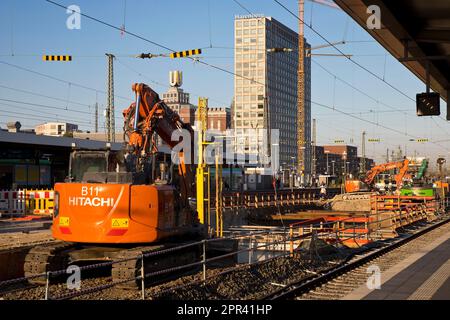 Chantier de construction une gare principale de Dortmund, Dortmunder U et Harenberg City Center en arrière-plan , Allemagne, Rhénanie du Nord-Westphalie, région de la Ruhr, Banque D'Images