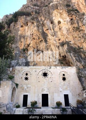 Église Saint-Pierre à Antakya (Hatay) Turquie. La grotte a été utilisée par les premiers disciples appelés chrétiens. Banque D'Images