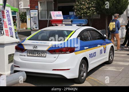 CHANGWON, CORÉE DU SUD - 28 MARS 2023 : voiture de police Hyundai Avante de la police sud-coréenne. Banque D'Images