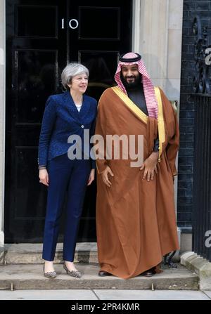 Londres, Royaume-Uni. 07th mars 2018. La première ministre britannique Theresa May salue le prince héritier saoudien Mohammed ben Salman au numéro 10 Downing Street à Londres. (Photo de Fred Duval/SOPA Images/Sipa USA) crédit: SIPA USA/Alay Live News Banque D'Images