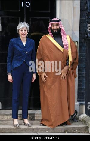 Londres, Royaume-Uni. 07th mars 2018. La première ministre britannique Theresa May salue le prince héritier saoudien Mohammed ben Salman au numéro 10 Downing Street à Londres. (Photo de Fred Duval/SOPA Images/Sipa USA) crédit: SIPA USA/Alay Live News Banque D'Images