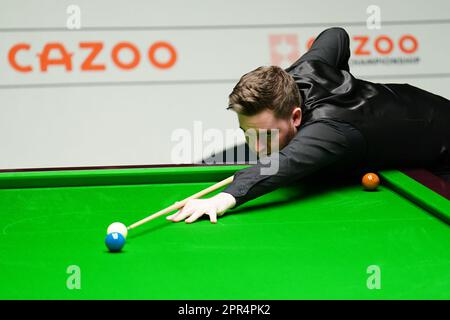 Jak Jones réagit au cours de son match contre Mark Allen (non représenté) le douze jour du Championnat du monde de Snooker de Cazoo au Crucible Theatre, Sheffield. Date de la photo: Mercredi 26 avril 2023. Banque D'Images