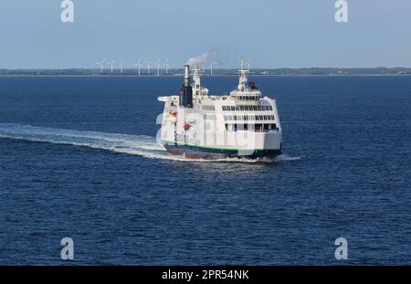 Ferry hybride Prins Richard, éoliennes Rødby, navire de transport de passagers RO-RO de Scandlines, traversiers à émissions réduites de gaz à effet de serre, environnement Banque D'Images