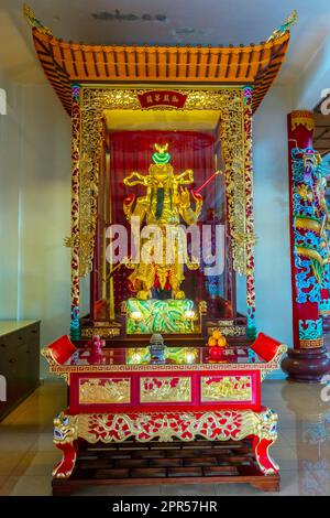 Le temple bouddhiste Puu Jih Shih est un temple bouddhiste situé au sommet de la colline de Tanah Merah, dans la baie de Sandakan, à Sandakan, Sabah, en Malaisie. Banque D'Images