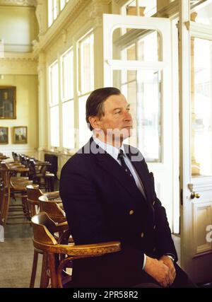 Le lieutenant-colonel John Stephenson, secrétaire du MCC, photographié dans le pavillon Lords à Londres, en 1987 Banque D'Images