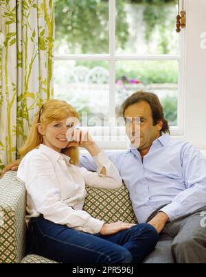 L'actrice Jane Asher et l'illustratrice du mari Gerald Scarfe ont photographié à Londres en 1987 Banque D'Images