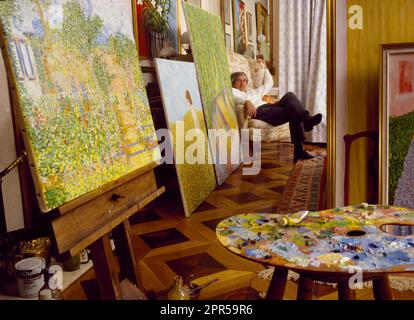 Le comédien et artiste Dave Allen photographié à Londres en 1985 Banque D'Images