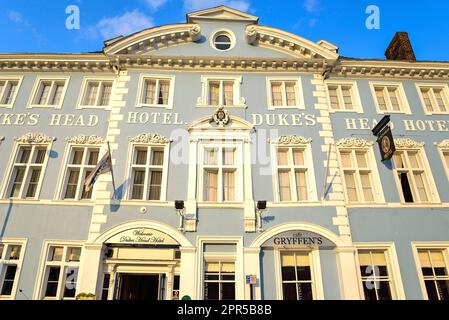 Façade de Duke's Head Hotel, High Street, King's Lynn, Norfolk, Angleterre, Royaume-Uni Banque D'Images