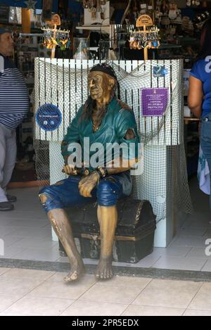 Sculpture près de la boutique, St. John's est la capitale et la plus grande ville d'Antigua-et-Barbuda, dans les Caraïbes Banque D'Images