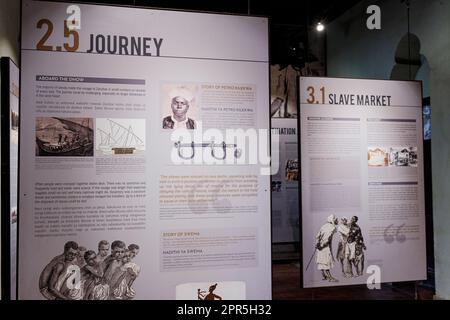 Panneaux d'information à l'intérieur du Musée des esclaves, Stone Town, Zanzibar, Tanzanie Banque D'Images