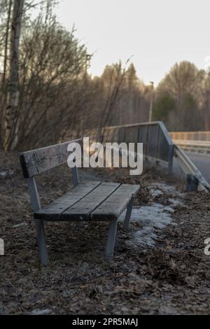 Un banc en bois à Tampere Banque D'Images