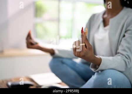 Méditation Yoga pour les employés africains en santé mentale Banque D'Images