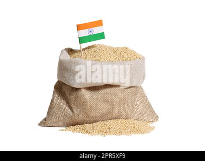 Sac à burlap de millet avec drapeau de l'Inde isolé sur fond blanc Banque D'Images