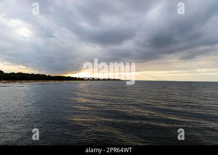 Le point de vue de la nouvelle jetée de Koserow vers Zempin/Zinnowitz Banque D'Images