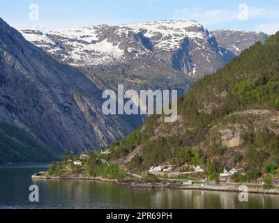 Village d'Eidfjord et hardangerfjord en norvège Banque D'Images